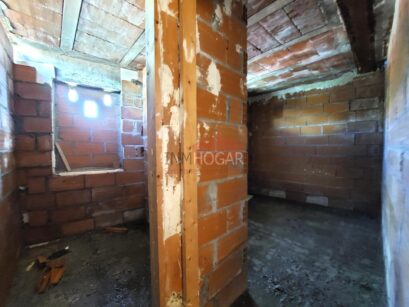 CASA EN CONSTRUCCIÓN EN MUÑANA