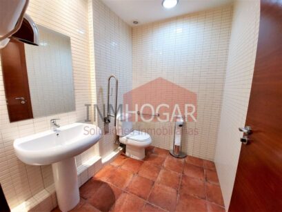 OFICINA EN PALACIO DE CÁRDENAS EN VENTA Y ALQUILER 90