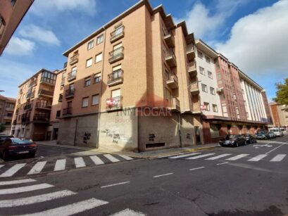 INMHOGAR ARÉVALO VENDE AMPLIA VIVIENDA EN EL CENTRO 100