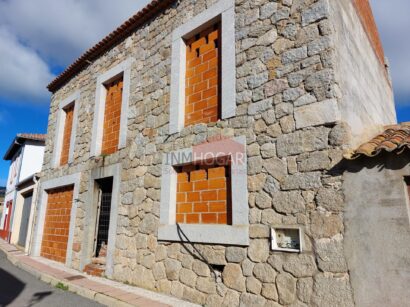 CASA EN CONSTRUCCIÓN EN MUÑANA