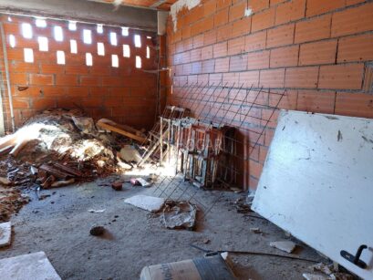CASA EN CONSTRUCCIÓN EN MUÑANA