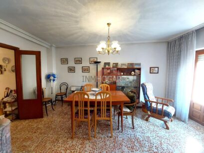 INMHOGAR ARÉVALO VENDE AMPLIA VIVIENDA EN EL CENTRO 95
