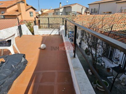 CHALET CON JARDÍN Y PATIO EN SANTA MARÍA DE LA CABEZA