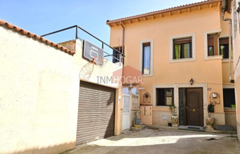 CHALET CON JARDÍN Y PATIO EN SANTA MARÍA DE LA CABEZA