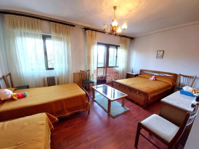 ESPECTACULAR CHALET CON PARCELA EN HERVENCIAS