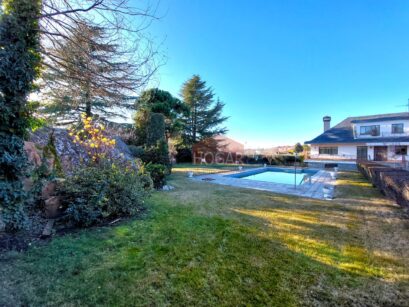 ESPECTACULAR CHALET CON PARCELA EN HERVENCIAS