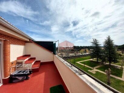 INMHOGAR ARÉVALO VENDE DÚPLEX CON TERRAZA Y HABITACIÓN EN PLANTA BAJA (05200) 84