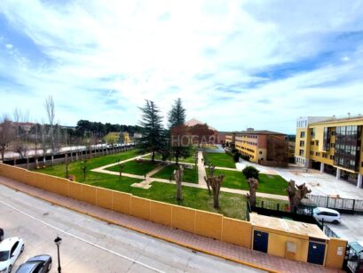 INMHOGAR ARÉVALO VENDE DÚPLEX CON TERRAZA Y HABITACIÓN EN PLANTA BAJA (05200) 83