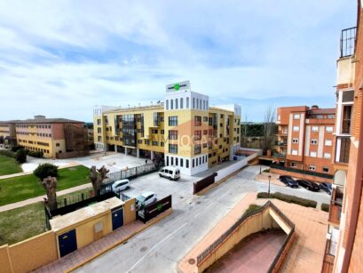 INMHOGAR ARÉVALO VENDE DÚPLEX CON TERRAZA Y HABITACIÓN EN PLANTA BAJA (05200) 82