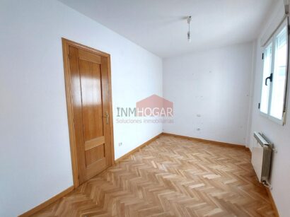 INMHOGAR ARÉVALO VENDE DÚPLEX CON TERRAZA Y HABITACIÓN EN PLANTA BAJA (05200) 81