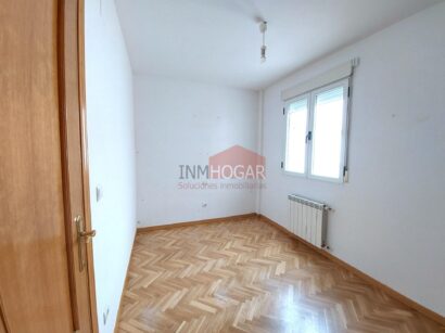 INMHOGAR ARÉVALO VENDE DÚPLEX CON TERRAZA Y HABITACIÓN EN PLANTA BAJA (05200) 80