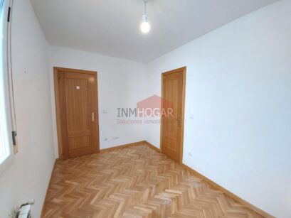 INMHOGAR ARÉVALO VENDE DÚPLEX CON TERRAZA Y HABITACIÓN EN PLANTA BAJA (05200) 79
