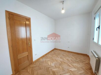 INMHOGAR ARÉVALO VENDE DÚPLEX CON TERRAZA Y HABITACIÓN EN PLANTA BAJA (05200) 78