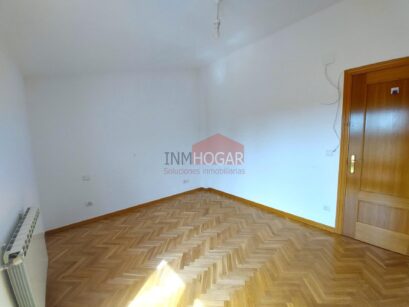 INMHOGAR ARÉVALO VENDE DÚPLEX CON TERRAZA Y HABITACIÓN EN PLANTA BAJA (05200) 77