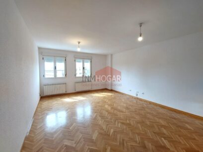 INMHOGAR ARÉVALO VENDE DÚPLEX CON TERRAZA Y HABITACIÓN EN PLANTA BAJA (05200) 99