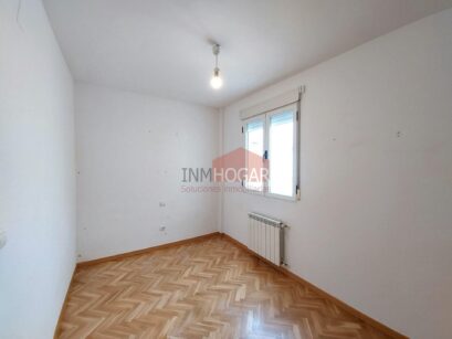 INMHOGAR ARÉVALO VENDE DÚPLEX CON TERRAZA Y HABITACIÓN EN PLANTA BAJA (05200) 70