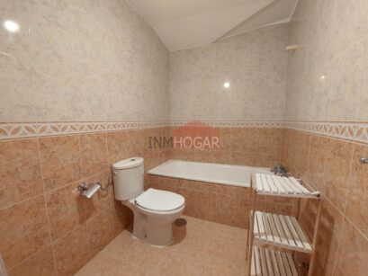 INMHOGAR ARÉVALO VENDE DÚPLEX CON TERRAZA Y HABITACIÓN EN PLANTA BAJA (05200) 64