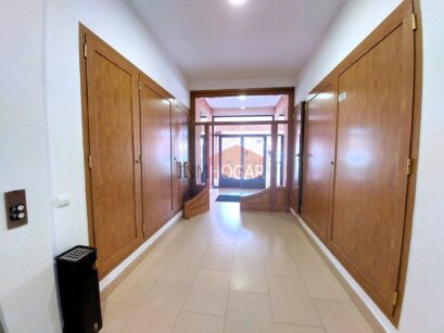 INMHOGAR ARÉVALO VENDE DÚPLEX CON TERRAZA Y HABITACIÓN EN PLANTA BAJA (05200) 60