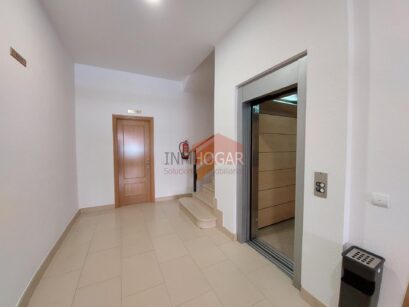INMHOGAR ARÉVALO VENDE DÚPLEX CON TERRAZA Y HABITACIÓN EN PLANTA BAJA (05200) 59