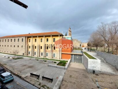 VIVIENDA EN EL CASCO HISTÓRICO DE ÁVILA 05001 93