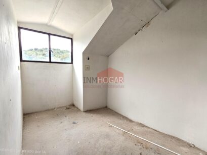 CASA SINGULAR EN AL PANTANO DEL BURGUILLO (EL BARRACO) 05278 53