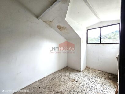 CASA SINGULAR EN AL PANTANO DEL BURGUILLO (EL BARRACO) 05278 42
